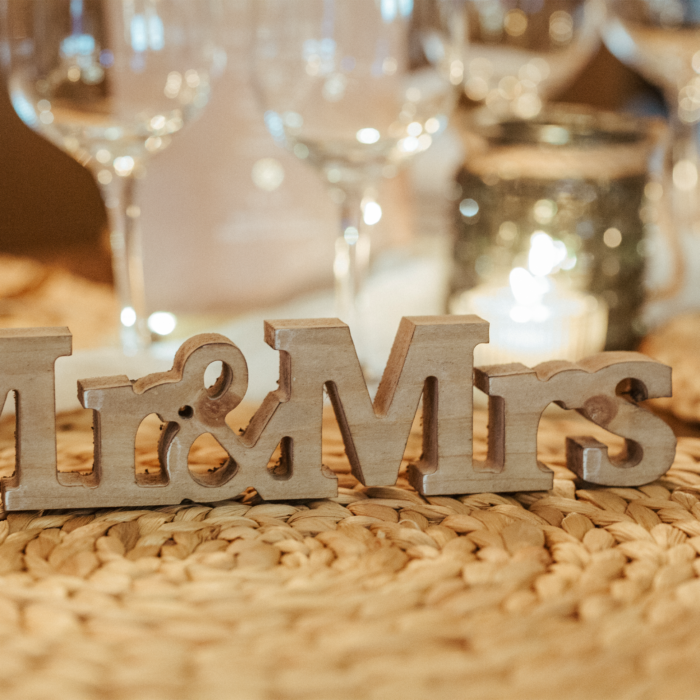 Mr. & Mrs. Holzschriftzug – Bild 2